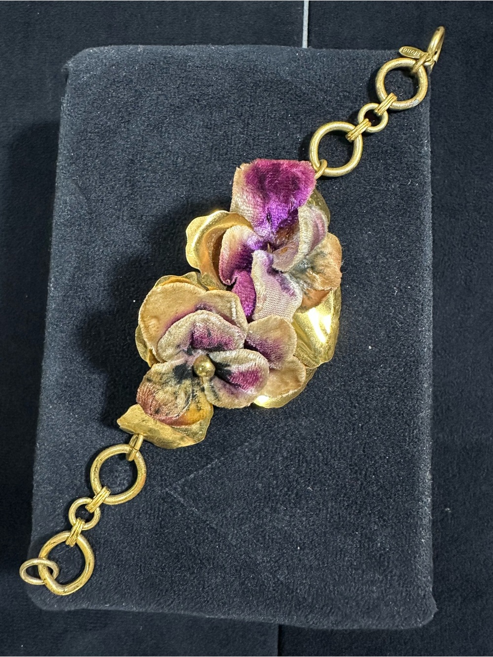 🔥 VERY RARE, Vtg 1930’s Monet 2-Die Cut Festoon Pansy Velvet Fabric Bracelet